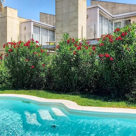 Facing The Pool