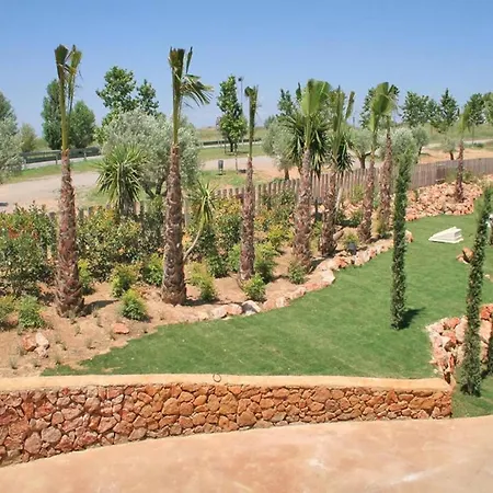 Facing The Pool Apartment *