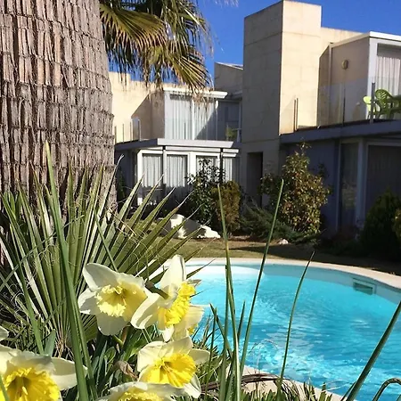 Apartment Facing The Pool